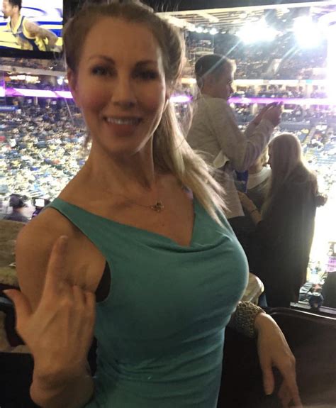 Samantha [47] Loves To Display Her Tits Even At The Warriors Game Scrolller