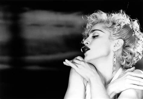 Madonna — vogue (mtv awards 1990) 05:48. Back to the 90'S : Vogue de Madonna - 1990