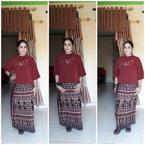 Beberapa contoh model baju gamis brokat diatas dapat anda jadikan ide dan inspirasi pada saat akan membuat gamis. Model Brokat Dengan Kain Adat.terusan.com / Tenun Sabu Ntt Kombinasi Brokat Gold Model Pakaian ...