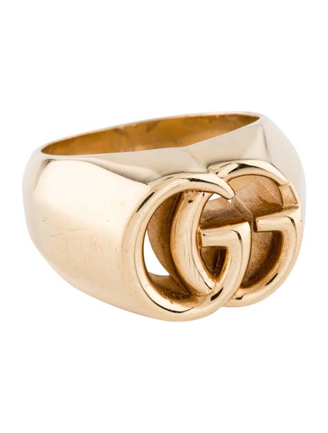 Gucci 18k Running G Signet Ring Gold 18k Yellow Gold Signet Ring