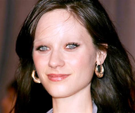 Deschanel even poked fun at herself by sharing a meme on her instagram story that read, seeing zooey deschanel without bangs and glasses, i finally get how nobody knew clark kent was superman. Zooey Deschanel without bangs : pics