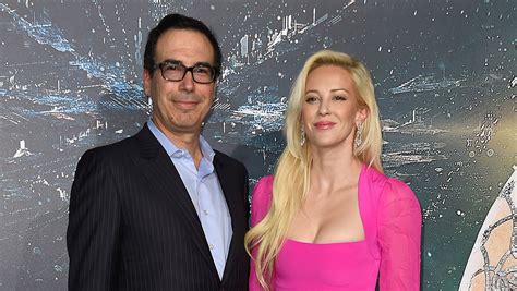 Steve Mnuchins Wife Louise Linton Brags About Designer Fashions On