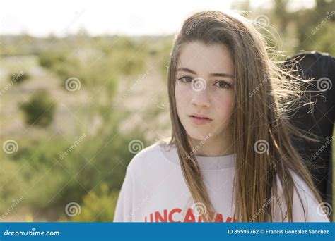 portrait d une adolescente de 15 ans photo stock image du personne gens 89599762