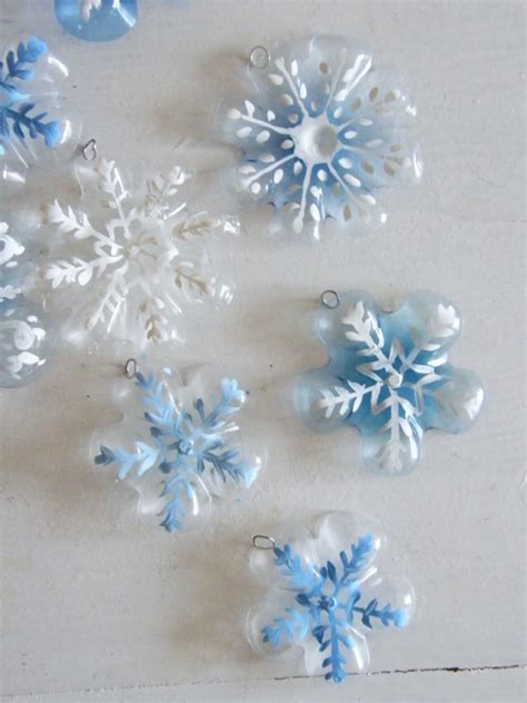 20 Easy Snowflake Crafts For Kids To Make This Winter