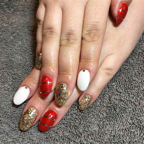 Cómo hacer diseños de decoración de uñas navideñas paso a paso fáciles y rápidas para la noche de navidad. Uñas Navideñas sencillas y elegantes 💥【DISEÑOS 2020】