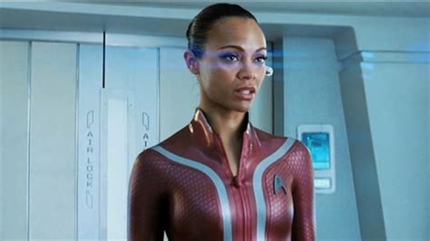 Zoe Saldana As Uhura In Star Trek Into Darkness Comic Movies