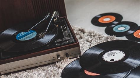Vinyl Records Outsold Cds For The First Time Since The 80s