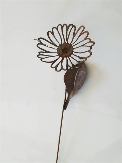 Large Rusty Metal Daisy Single Metal Flower Stake By 81metalart