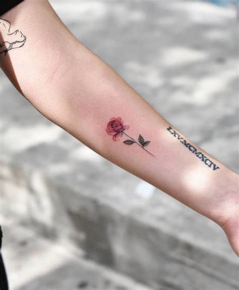 Red Rose Tattoo On The Left Inner Forearm Artista Tatuador Drag