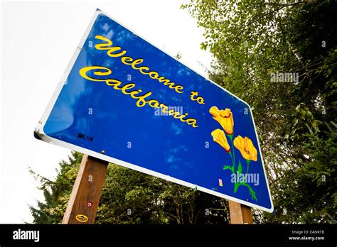 Welcome To California Sign Highway 101 Oregon California Stateline Usa