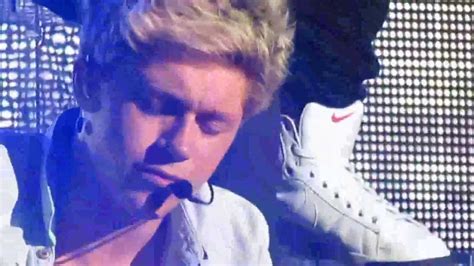 Niall Horan Crying Little Things One Direction Youtube