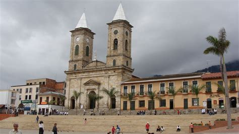 Plaza Central E Iglesia De Fusagasugá Cundinamarca Colombia