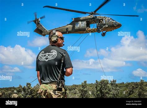 Schofield Barracks Hi — Soldiers Rappel From A Uh 60 Black Hawk During