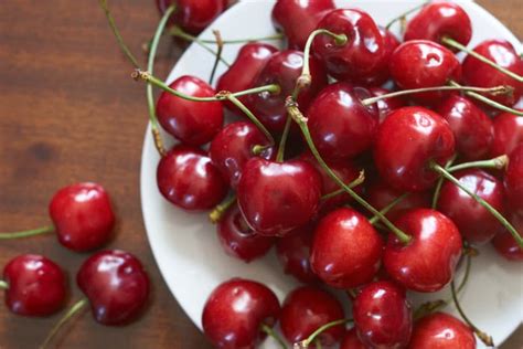 Cherry Nutrition A Guide To Calories Vitamins And Health Benefits