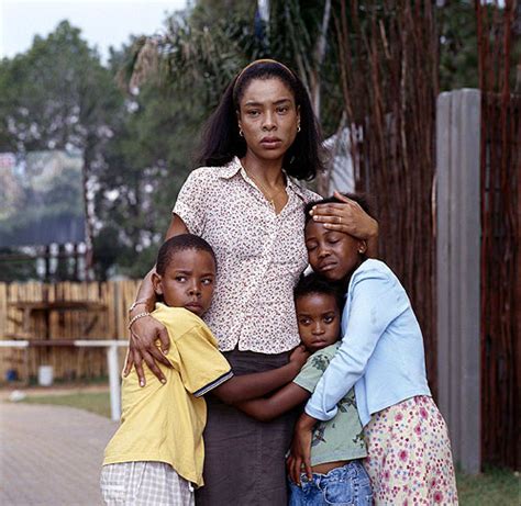 Hotel Ruanda Film 2004 Kritikák Videók Szereplők Mafabhu