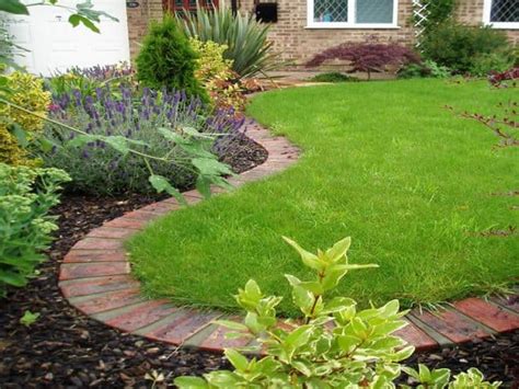 Firstly, get a piece of black water pipe and make the ring to. 18 Brick Garden Edging Ideas That Looks Amazing | Gardenoid