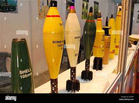 Bomb 81 Mm Mortar Hesmk And I Llg Stock Photo Alamy