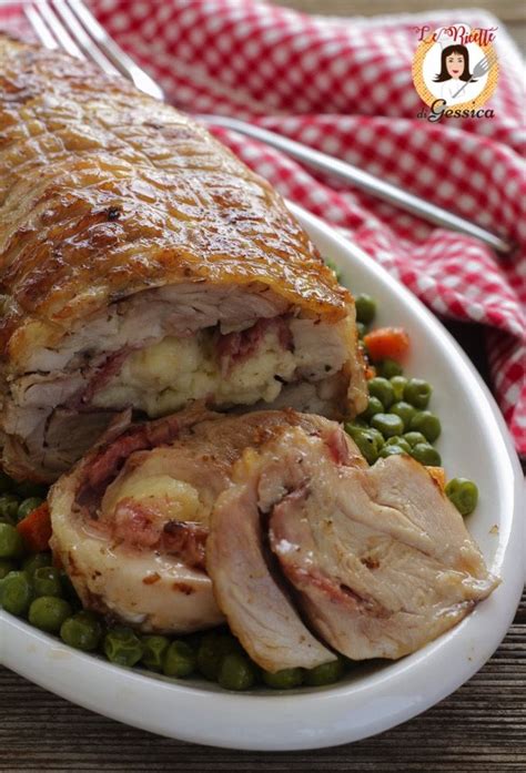 Dec 09, 2019 · aggiungiamo al centro le olive verdi e nere tagliate a rondelle e chiudiamo bene il petto di tacchino per formare un rotolo, aggiungiamo del sale anche all'esterno, su tutta la superficie. Ricetta del ROTOLO DI POLLO FARCITO ARROSTO o ARROTOLATO ...