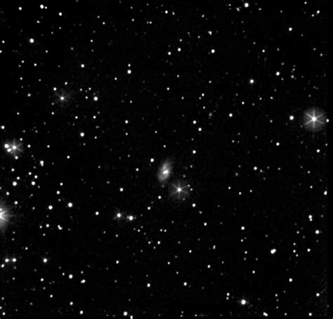 Imagem da galáxia ngc 2608 tirada pelo telescópio hubble. Observing the Arp Peculiar Galaxies