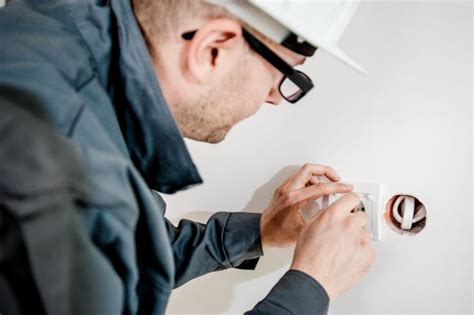Hourly rate for commercial electricians. How Much Does An Electrician Cost Per Hour?
