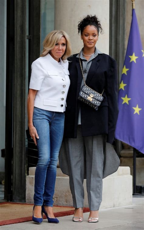 Le couple y possède en. Decoding the 'smart casual' dress code of Theresa May's ...