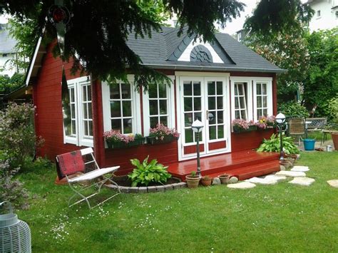 Schwedenrot And Stilvoll Die Schönsten Schwedenhaus Gartenhäuser Gartenhaus Schwedenhaus