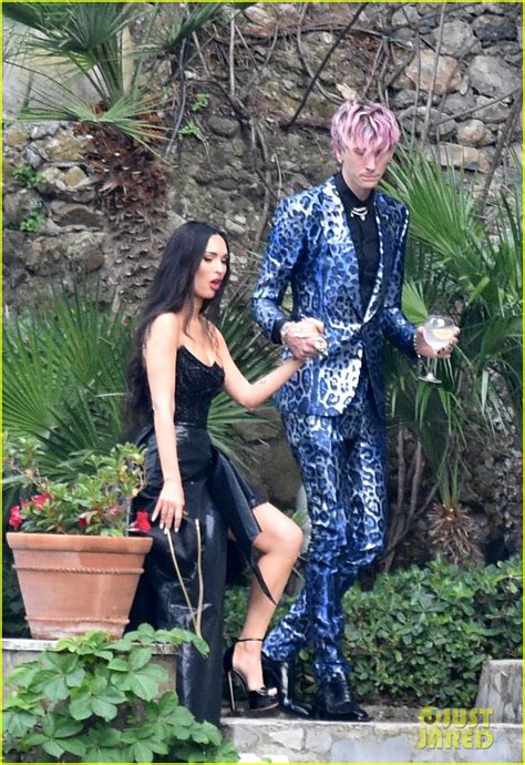 Machine Gun Kelly Wears Blue Leopard Print Suit To Travis Barker Kourtney Kardashian S Wedding