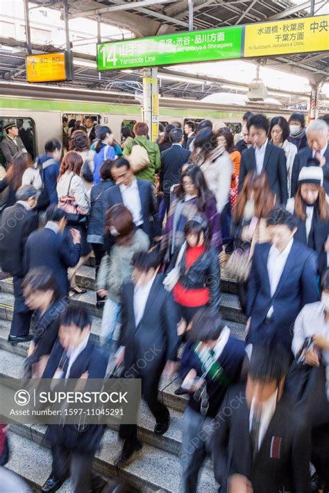 Japan Honshu Kanto Tokyo Shinjuku Station Rush Hour Crowds Superstock