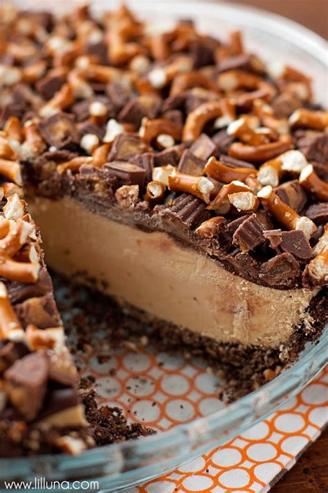 A low carb peanut butter pie made with a crust of almond flour that is very rich and delicious. Frozen Peanut Butter Pretzel Pie - Lil' Luna