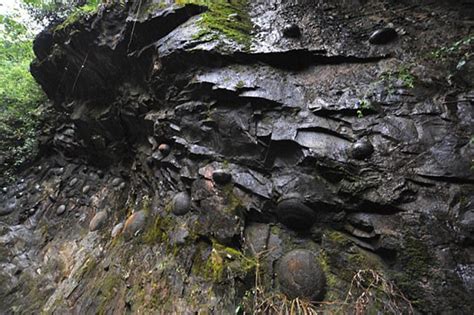 Mystery Of The Egg Laying Cliff In China Funfeed