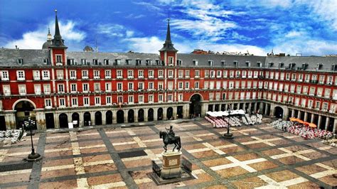 Ole With Traveler Destinos Oficial The Capital Of Spain Located In