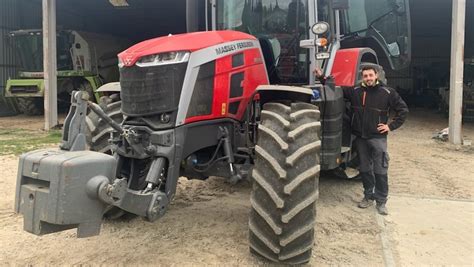 Castelnaudary Un Nouveau Tracteur Pour La Cuma Ladepechefr