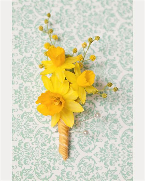 Over 40 Fabulous Boutonnières Youre Gonna Love Daffodil Bouquet