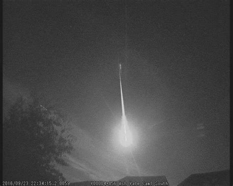 Large Fireball Explodes In The Sky Over Uk Strange Sounds