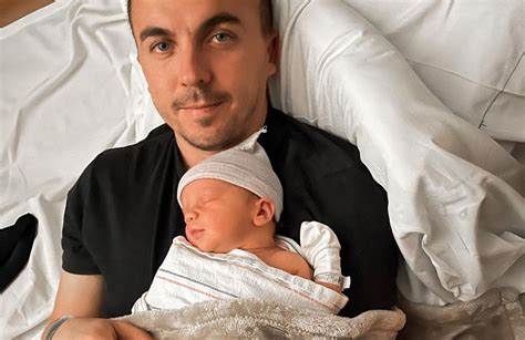 Frankie Muniz Wife Paige Price Share First Photos Of Son Mauz