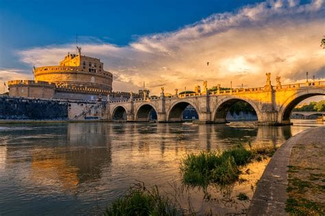 Current time and date for cities in italy, including rome. Le pont et le Château Saint-Ange : Visitez ce grand ...