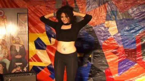 Indian Girl Shows Navel And Belly Dance Hot In Hd 2018 Youtube