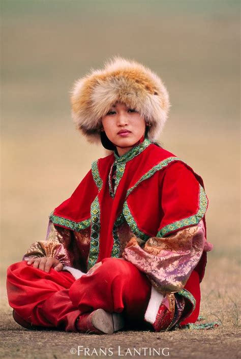015372 01 Frans Lanting Mongolian Clothing