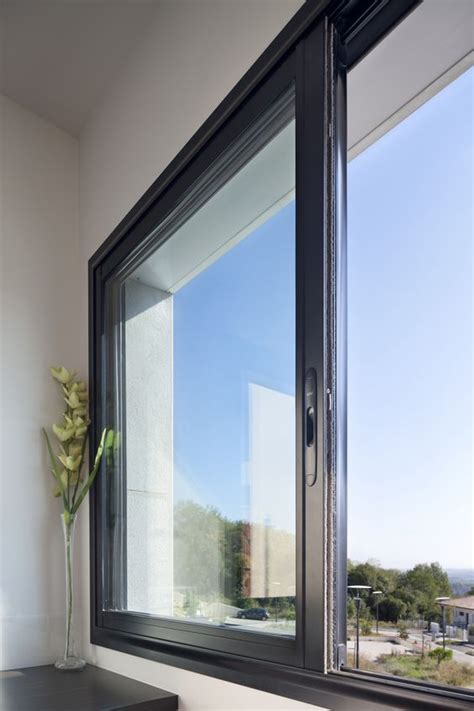 Pada dasarnya untuk fungsi dan cara pengaplikasiannya juga sama dengan jendela sliding sebenarnya, berapa sih harga jendela aluminium per meter ? Profil Jendela Sliding Aluminium Tersedia Disini Harga Murah