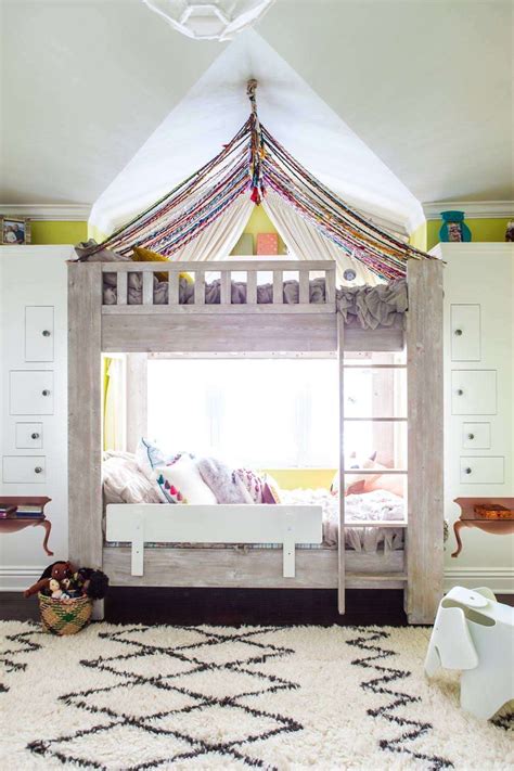 18 Canopy Beds For Creating A Dreamy Bedroom