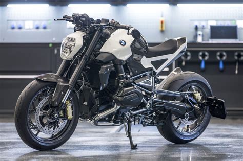 The 2020 bmw r 1250 rt is a touring motorcycle that brings together sophisticated styling, sporty riding characteristics, and advanced features. BMW R 1200 R Streetfighter Moto Graubünden