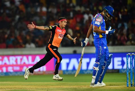 shikhar dhawan s unbeaten 77 helps sunrisers hyderabad crush rajasthan royals by nine wickets