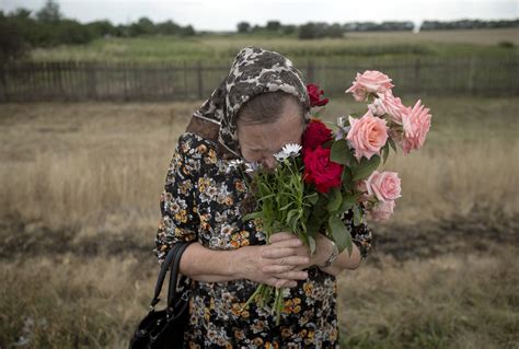 malaysia airlines crash in ukraine photos from flight 17 crash site time