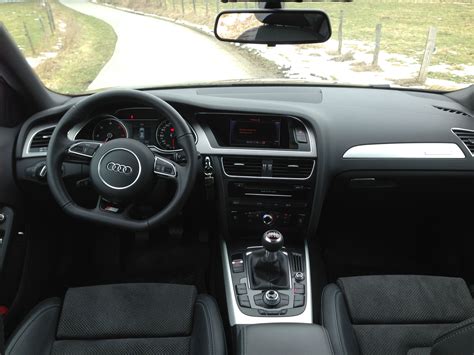 But it's a contender in the small luxury car market so i can't ignore it. Audi A4 Avant S-Line 2013 - Interior