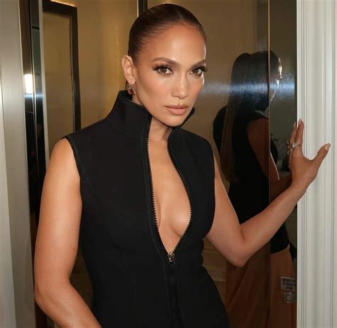 Jennifer Lopez Beautiful Boobs And Cleavage Hot Celebs Home