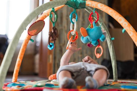 Top 6 Tipuri De Jucării Pentru Bebeluși și Beneficiile Lor
