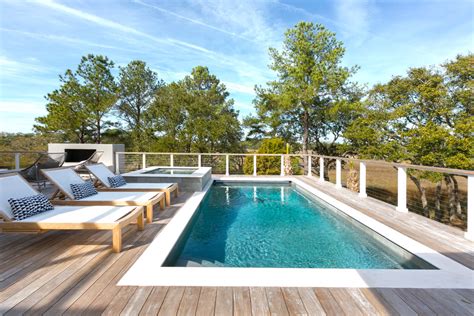 15 Spectacular Private Swimming Pool Designs With A Hot Tub