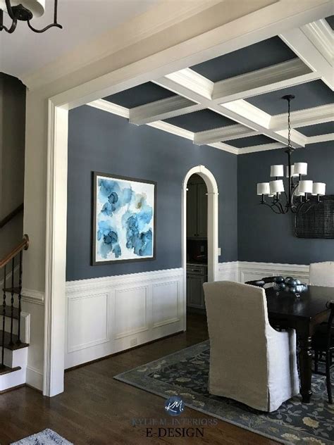 The original purpose of chair rail molding, specifically dining room chair rail, was to protect walls from being damaged by chair backs. Ideas and Tips: How To Decorate Small Spaces and Rooms ...