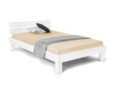 Bett 120x200 weiss holz mit schonen schnitzereien auf kopfteil aus. PUMBA Singlebett Bett Futonbett 120x200 Fichte massiv Weiß ...