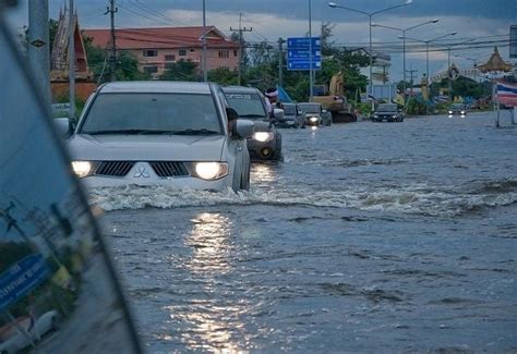 How To Drive Through Flood Water Essential Tips To Drive Through Floods